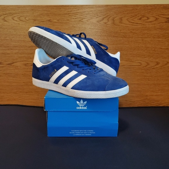 Shoes - Picture 2 of 8